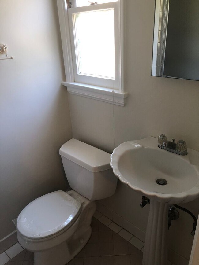 Building Photo - COMING SOON! Beautiful Home near Warner Brothers Studio! AVAILABLE 6/10/2026