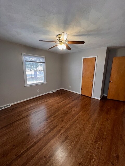 Building Photo - 5680 Meadowcrest St