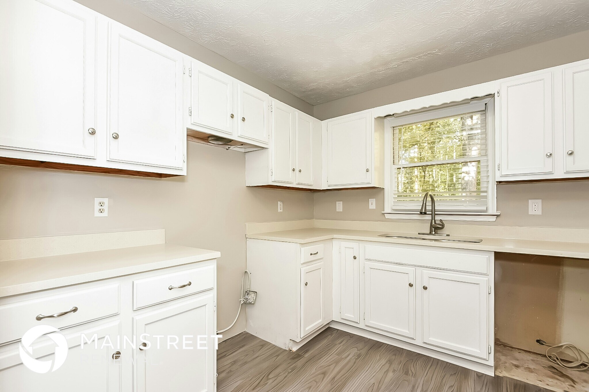 Building Photo - 2030 Whitebluff Way