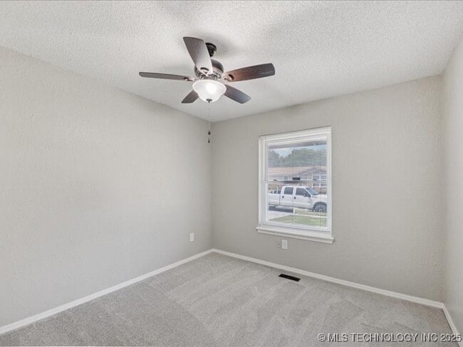 Building Photo - 3001 S Ash Ct