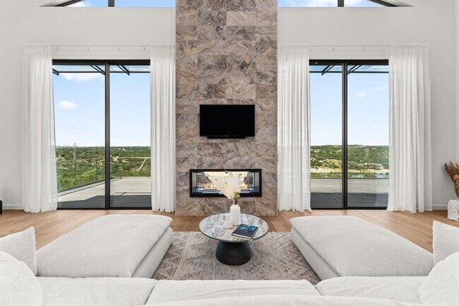 Building Photo - 2714 Lakehurst Rd