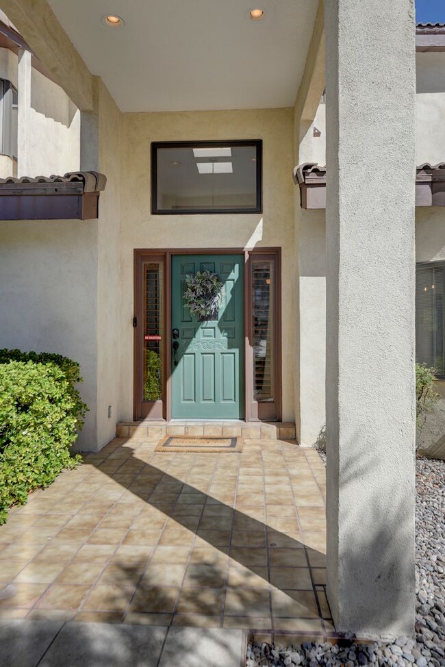 Building Photo - Stunning 4-Bedroom Albuquerque Foothill Ho...