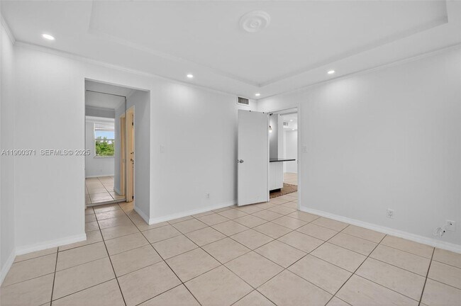 Building Photo - 1050 SE 15th St