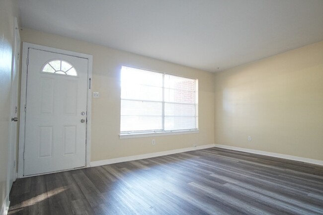 Building Photo - Pet-friendly 3/2 Updated home in the heart...