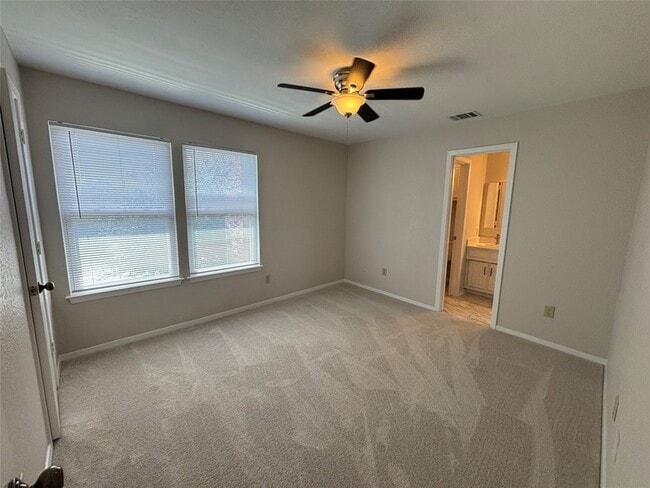 Building Photo - 3302 Wells Dr