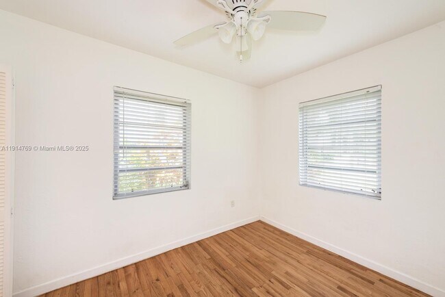 Building Photo - 7620 SW 55th Ave