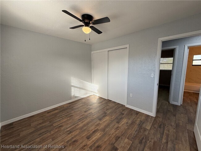 Building Photo - 523 Las Palmas Cir