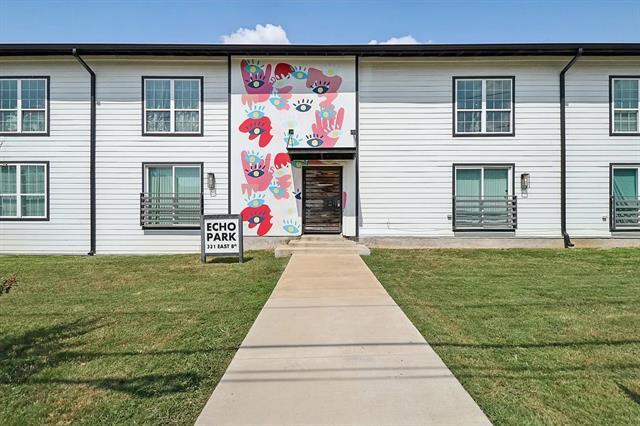 Building Photo - 321 E 8th St