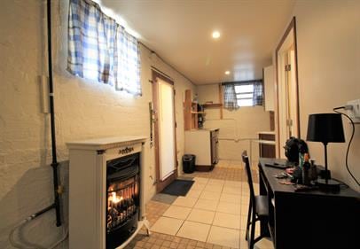 Building Photo - 811 E Pleasant St