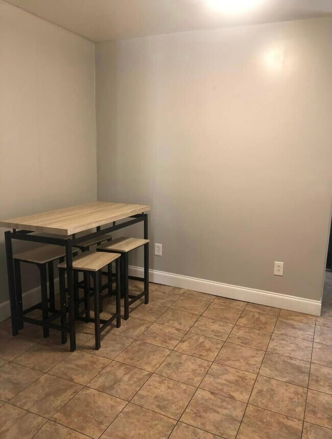 Building Photo - 126 Hudson St