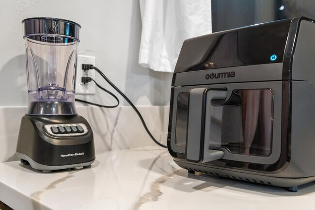 Building Photo - 13075 Old West Ave