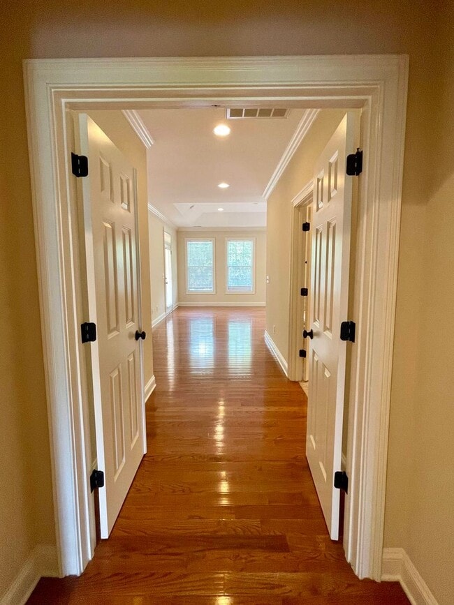 Building Photo - Large 5-bedroom house in Lake Hogan Farm near Chapel Hill schools!