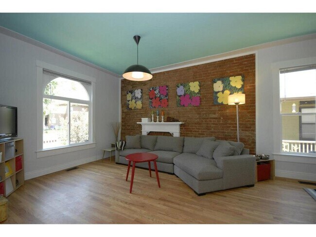 Building Photo - 3042 Franklin St