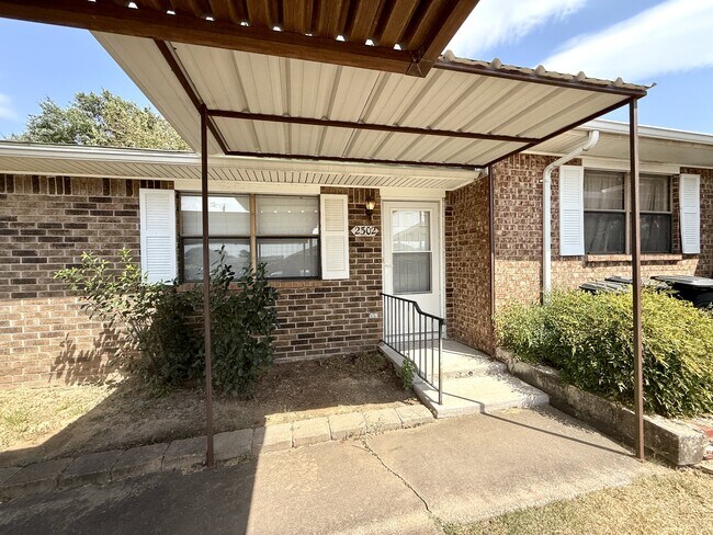 Building Photo - 2302 Shenandoah Dr