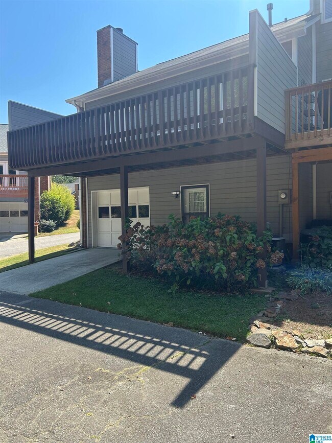 Building Photo - 2212 Ascot Ln