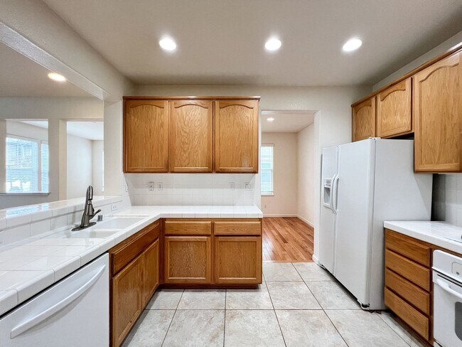 Building Photo - South Napa Three Bedroom House