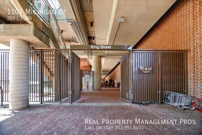 Building Photo - 1107 Michigan Ct