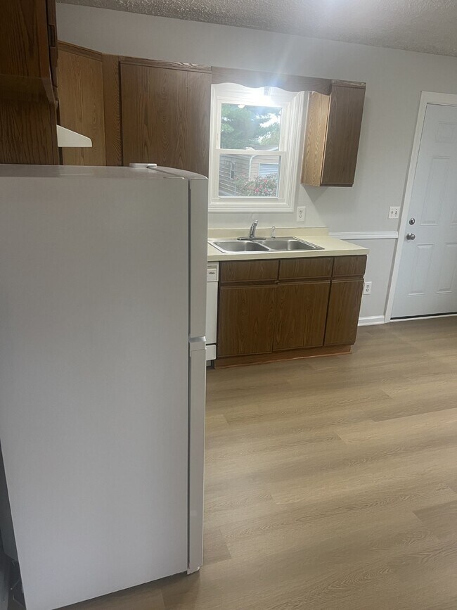 Building Photo - 204 Powell St