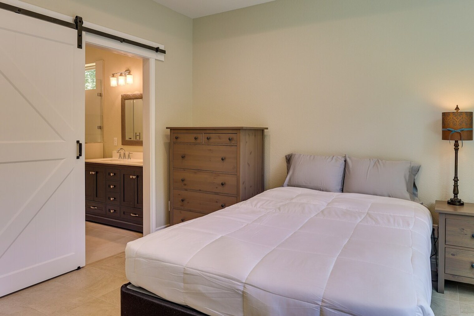 Building Photo - 11931 Lakeview Manor Dr