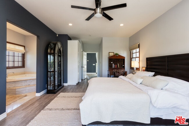 Building Photo - 546 N Indian Canyon Dr