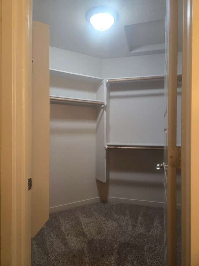 Building Photo - Beautiful home available now!