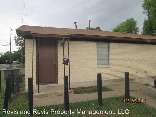 Primary Photo - 1601 N W S Young Dr