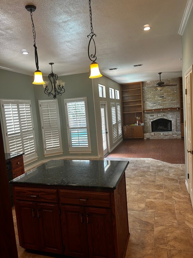 Building Photo - 15603 Rose Crest