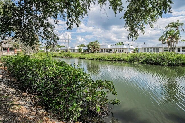 Building Photo - 4200 Hampton Dr
