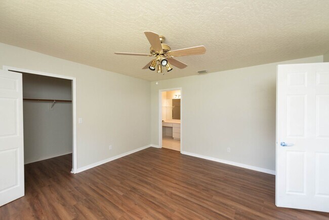 Building Photo - 1236 Buffing Cir SE