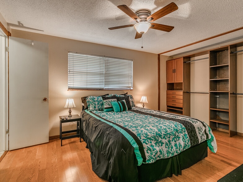 Building Photo - 1548 Bradley Pl