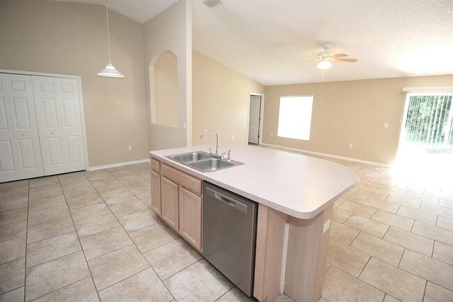 Building Photo - 32 Ryding Ln