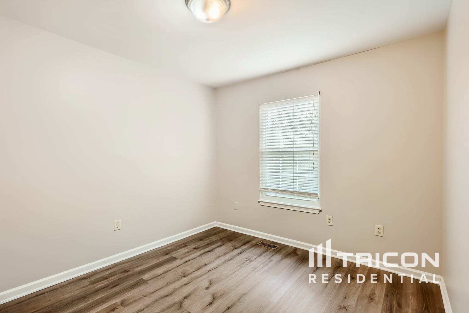 Building Photo - 3326 Midland Ct