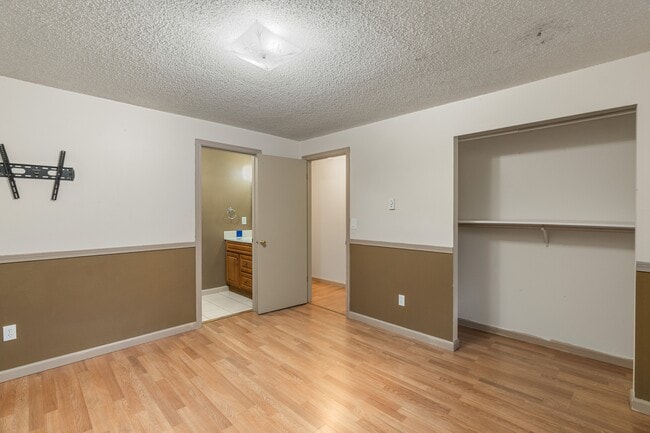 Building Photo - 744 W Marcy Ave