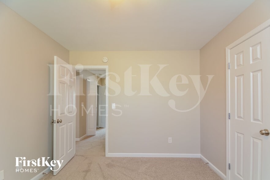 Building Photo - 6 Linkside Ct