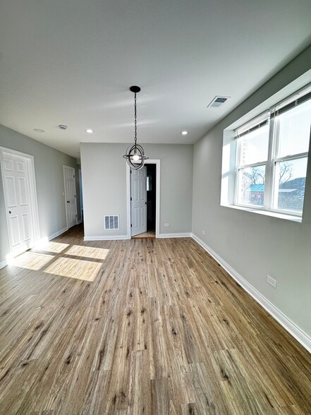 Building Photo - 6807 S Paulina St