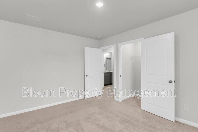 Building Photo - 227 Shortmarsh St