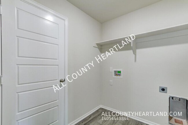 Building Photo - 3425 Molly Dr