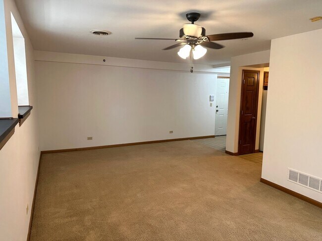 Building Photo - 730 N Seminary Ave