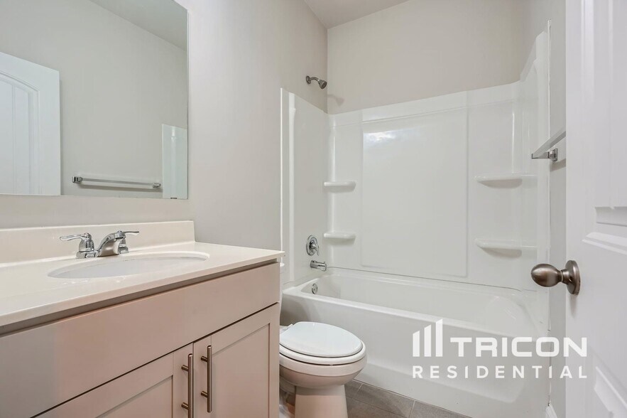 Building Photo - 5928 Wolf Creek Dr
