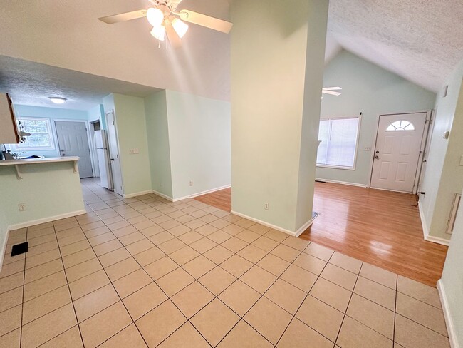 Building Photo - 3 bedroom 2 bath home located in mid -Wilmington area