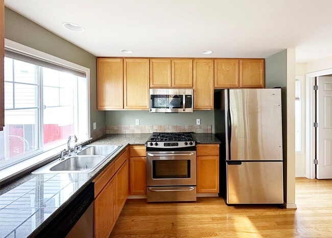 Building Photo - 3bs/2.5ba Seattle Townhome