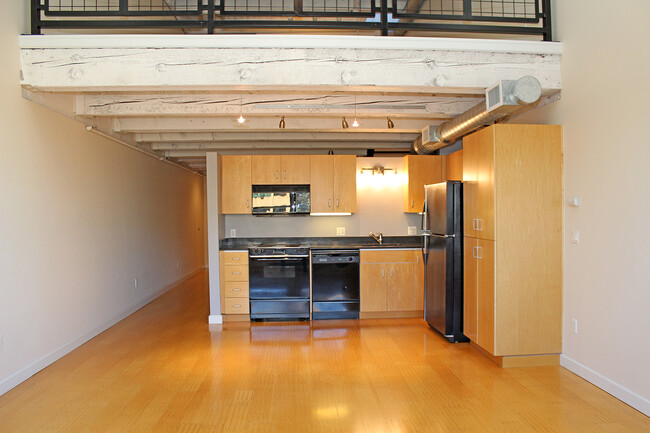 Building Photo - 1265 Sq Ft Dazzling Urban Chown Pella Loft...