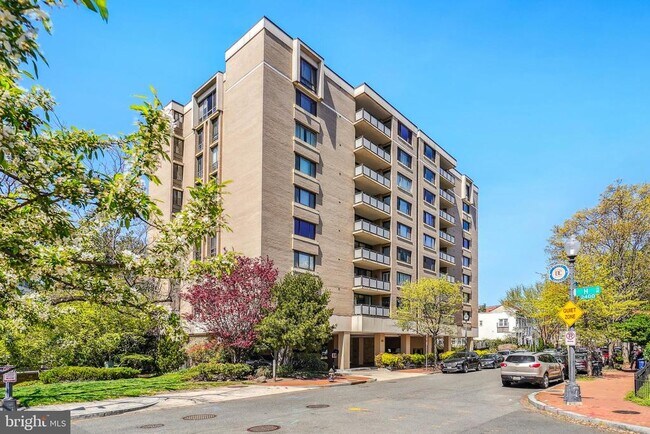 Building Photo - 800 25th St NW