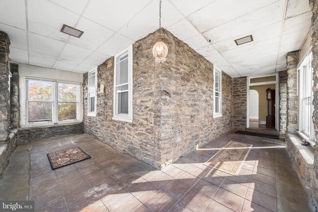 Building Photo - 7301 Chestnut Ave