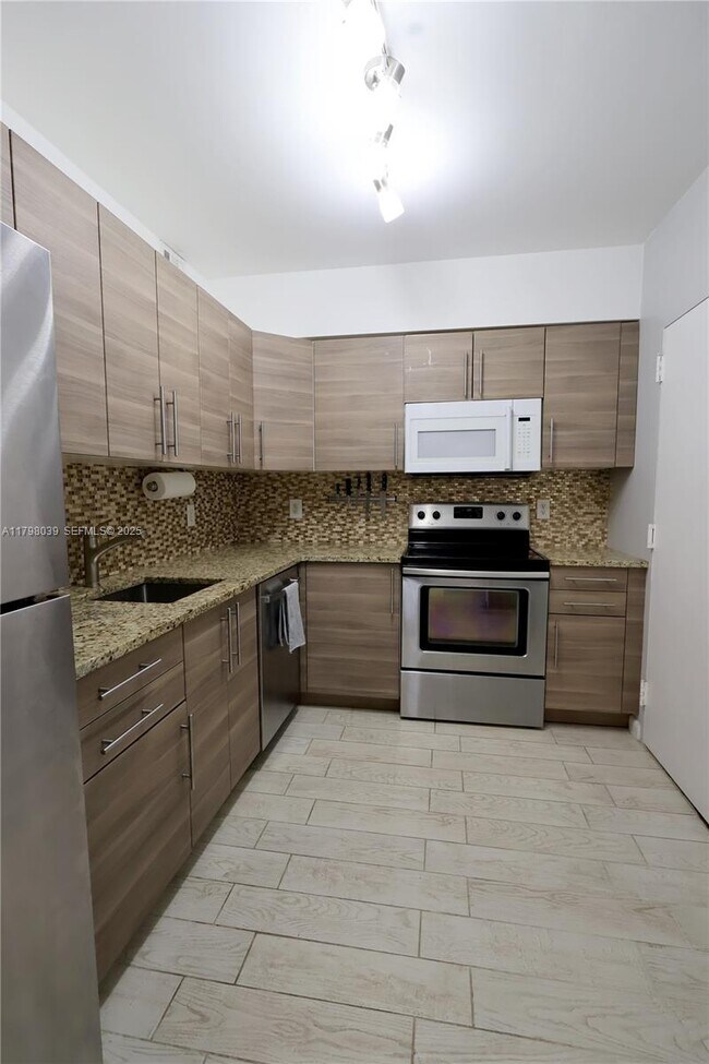 Building Photo - 1985 S Ocean Dr