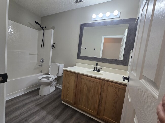 Building Photo - 405 Brooklet Cir