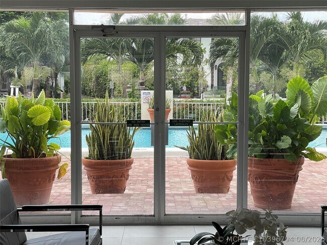 Building Photo - 401 Golden Isles Dr