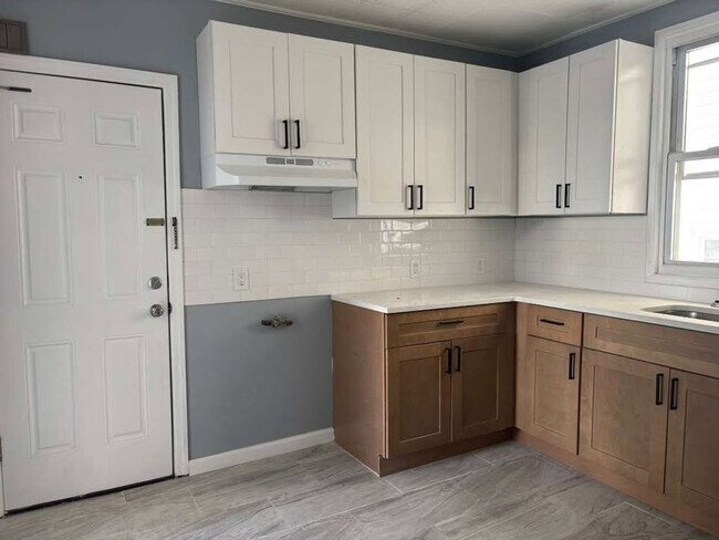 Building Photo - 112 S 15th St