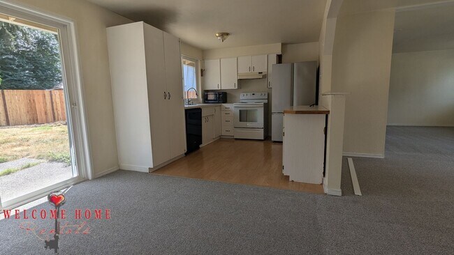 Building Photo - 910 Gregory Way SE