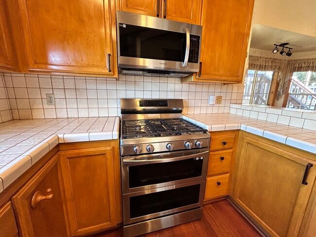 Building Photo - 262 Delle Dr